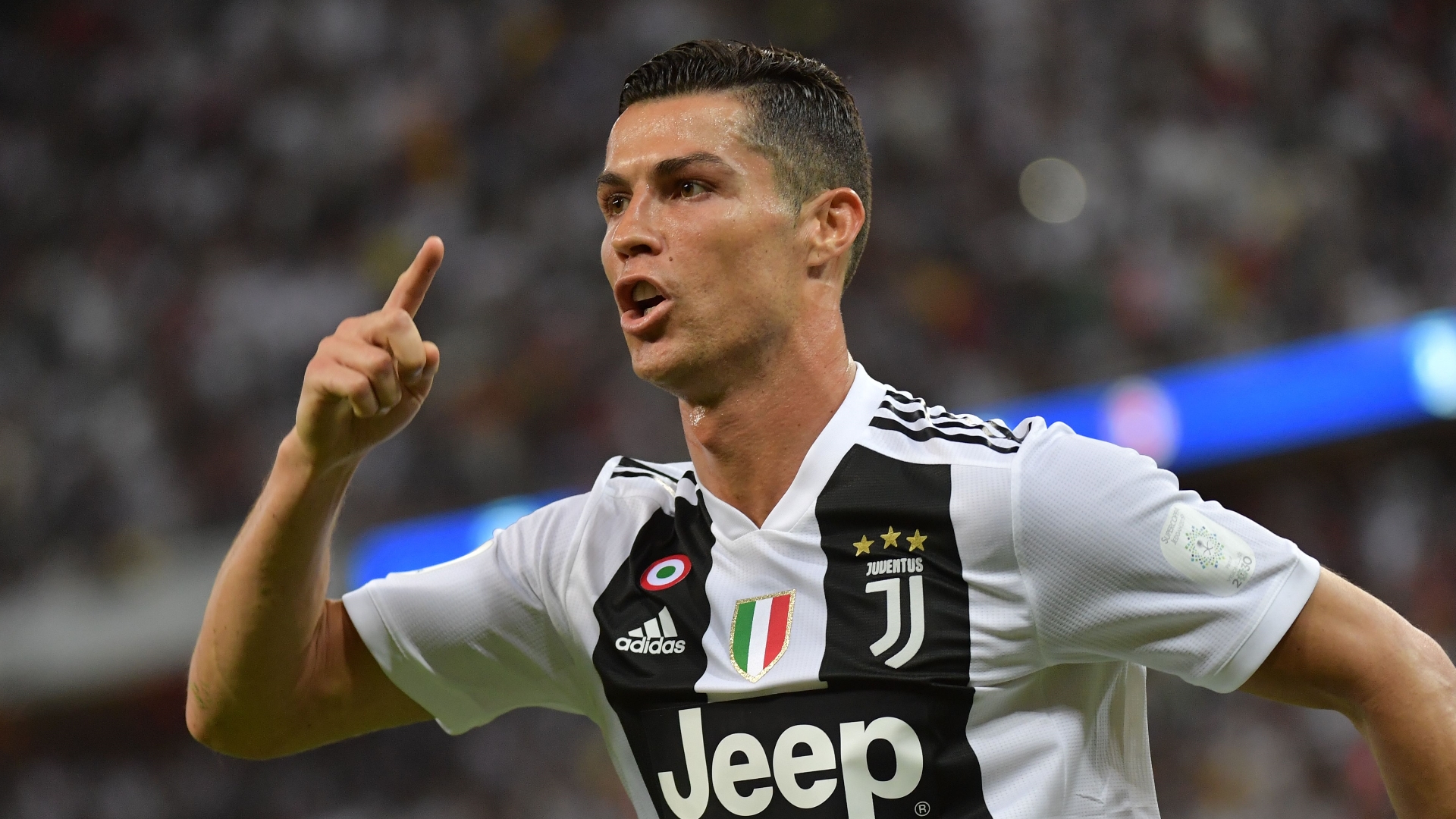 Cristiano Ronaldo nhận mức lương khủng khi quay về MU